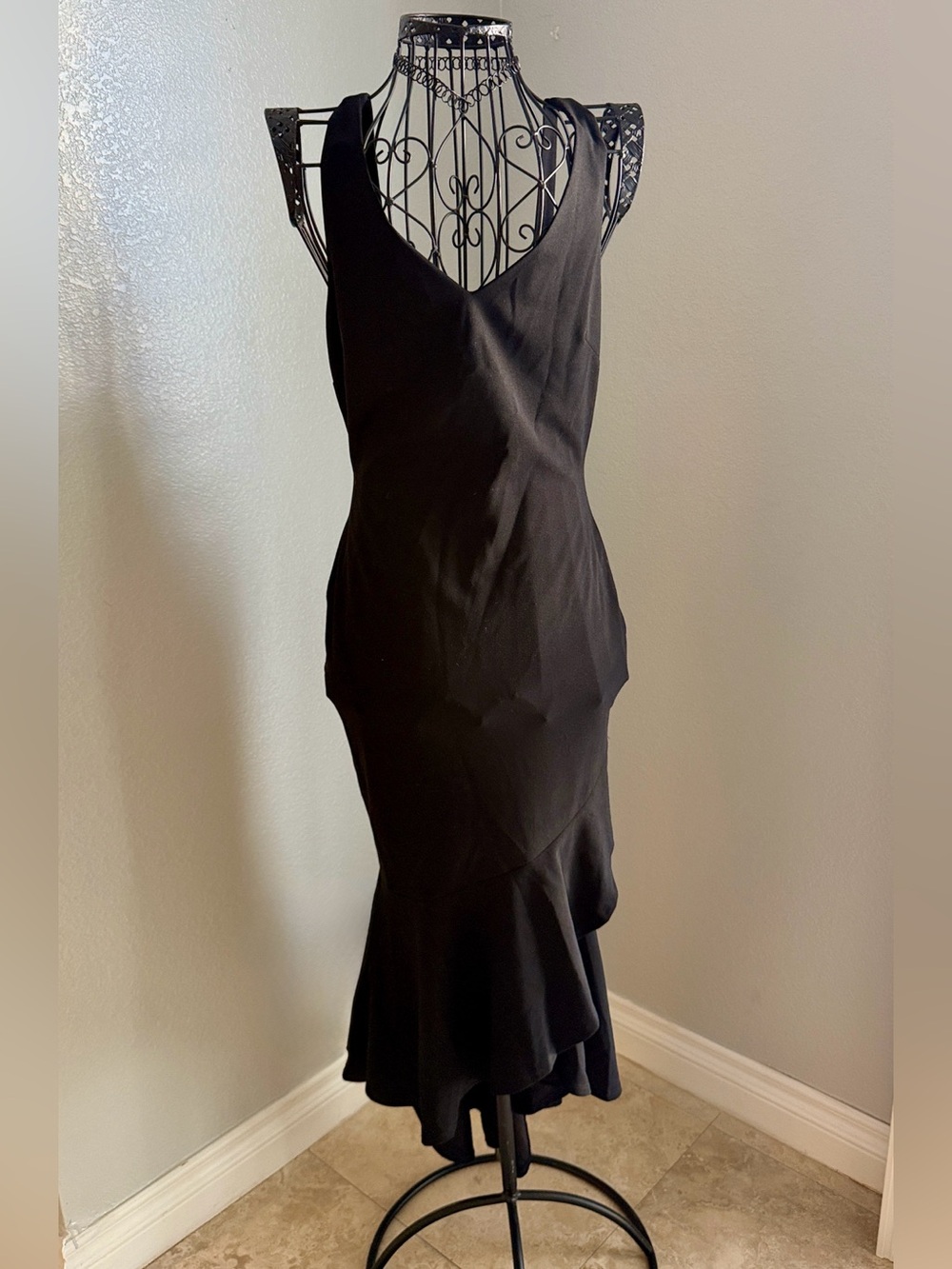 EUC : Mermaid 🧜‍♀️midi dress in black 
Polyester stretch bodycon,hug fit 🖤